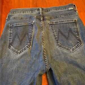 MOTHER Weekender Fray flared jeans 28 Wash - Mint Condition